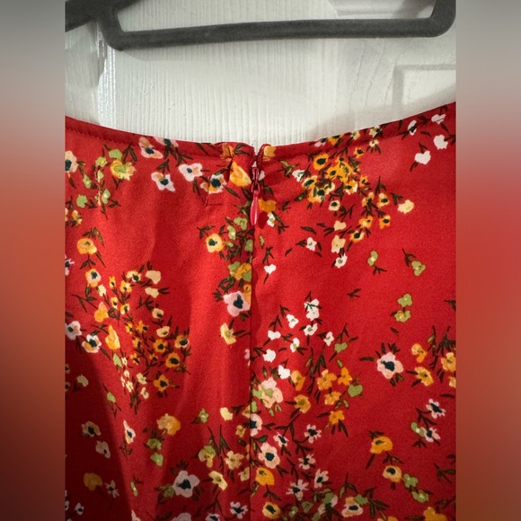 Red dress - Picture 5 of 5